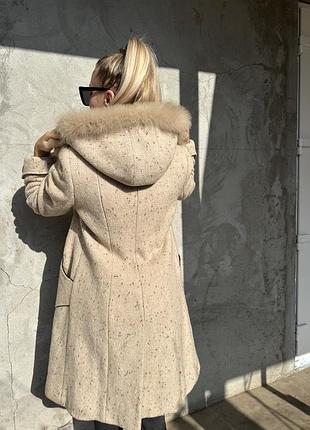 Пальто зимове вовняне бежеве з капюшоном з хутром песця