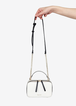 Женская сумка кросс-боди белая, с двумя ремнями: кожаным с цепочками и из стропы