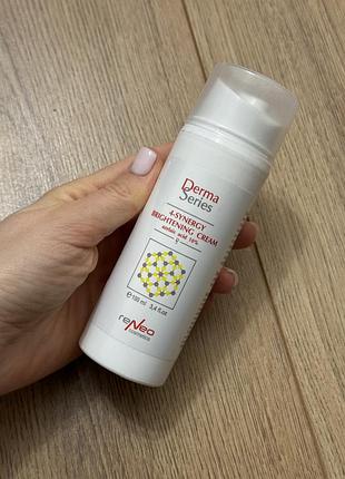 Освітлювальний легкий крем з азелаїновою кислотою derma series 4-synergy brightening cream azelaic acid