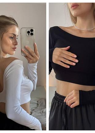 Женский топ с открытой спинкой.