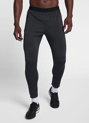 Чоловічі спортивні штани nike