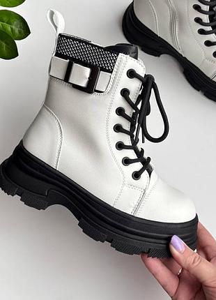 Дитячі зимові черевики на дівчинку