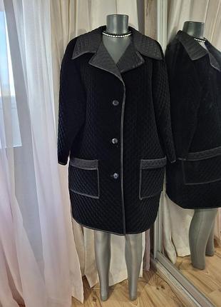 Стеганое с карманами пальто