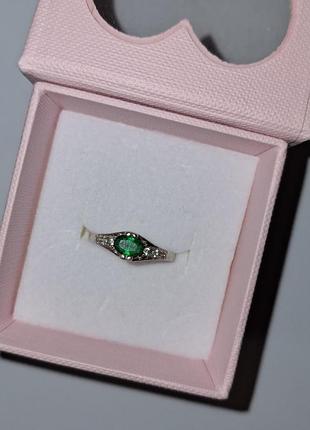 Серебряная кольца с фианитами с центральным камнем