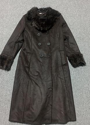 Дублянка.
штучна мармурова замша.
штучне хутро.
шоколадний колір