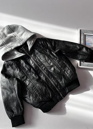 Утеплена косуха на хлопчика 2-3 роки, куртка kiki&koko 2-3 роки, чорна куртка на хлопчика, косуха 2-3 роки, шкірянка 2-3 роки