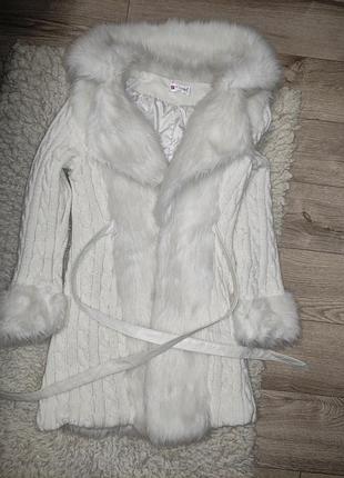 Кардиган-пальто. молочного кольору. з хутром.