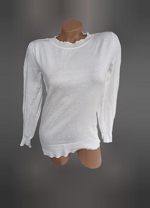 Белая женская кофта с сетевым воротом