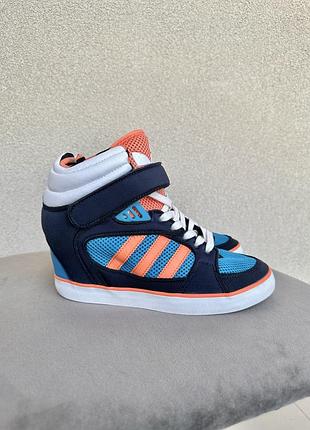 Рідкісні кеди adidas на танкетці