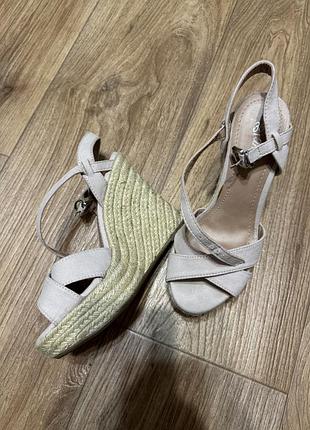 Босоніжки  amisu