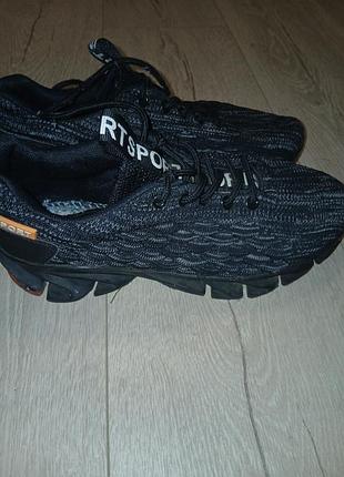 Кроссовки легкие