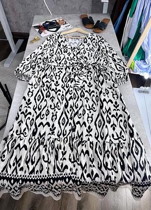 Красивое миди платье в принт