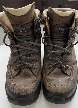 Жіночі трекінгові черевики lowa