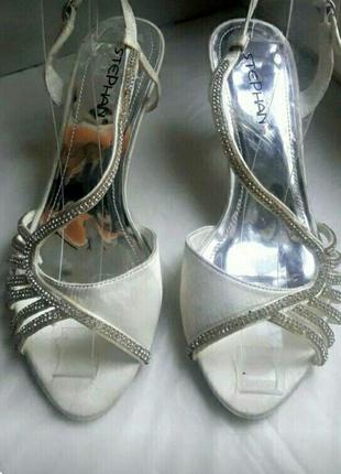 Босоніжки зі стразами