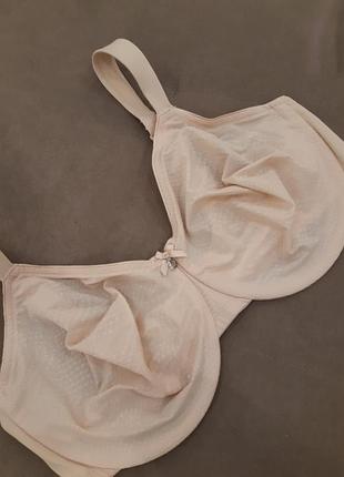 Красивый бюстик