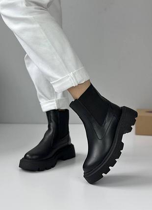 Чорні зимові черевики челсі з натуральної шкіри на флісі