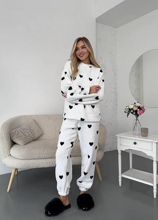 Теплая пижама с принтом сердечки с кофтой с брюками с манжетами на резинке домашний костюм