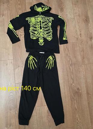 Спортивный костюм для мальчиков на рост 140 см