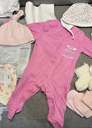 Чоловічки, боді, шапки, одяг на новонароджених