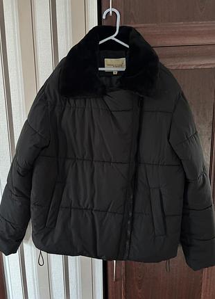 Куртка жіноча чорного кольору, розмір 48