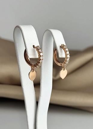 Ніжні сережки з серцем в позолоті