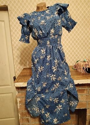 Гарненька легенька сукня міді в квітковий принт з 2 розрізами зпереду