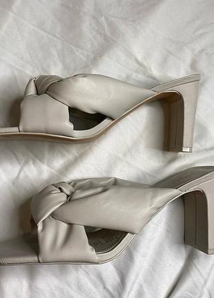 Босоніжки h&m на підборах