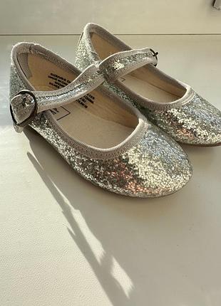 Туфельки на дівчинку
