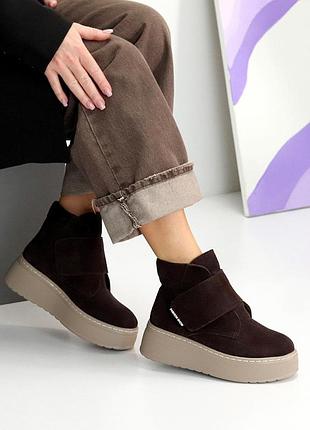 Замшеві жіночі коричневі черевики на платформі танкетці зимові черевики теплі на хутрі