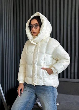 Зимний пуфер. молочного цвета.