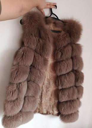 Продам безрукавка из натурального меха 
состояние почти идеальное 
незаметная потертость под правой рукой
размером m-l
2700 грн
0687913709