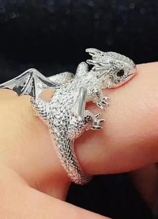 Нове колечко з дракончиком під біле срібло.