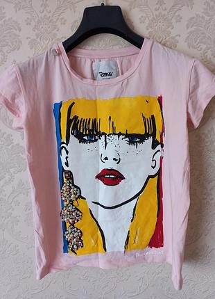 Футболка з декором