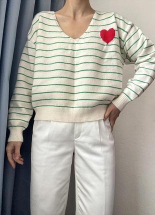 Білий светр в полоску з серцем graciela оверсайз