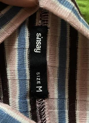 Коротка жіноча кофта з горлом