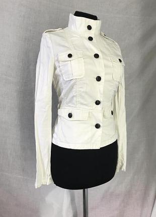 Піджак бежевий вітровка на ґудзиках великих h&m divided гусарський камзол жакет