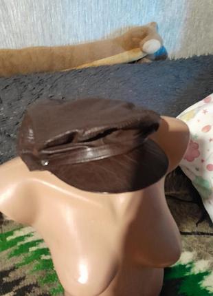 Фирменная кепка кожа