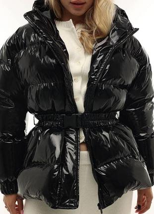 Жіночий пуховик лаковий