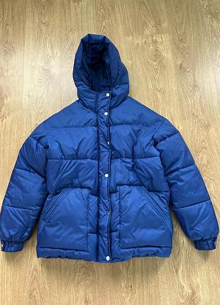 Демосезонна куртка(осінь-зима), синього кольору, можна носити з поясом або без, без будь яких дефектів , всі кнопочки на місці
