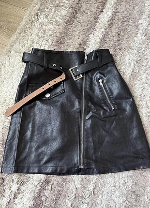 Юбка з еко шкіри з поясом
