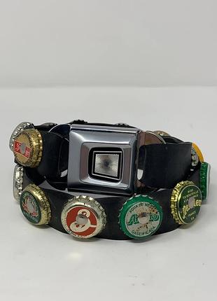 Вінтаж гумовий ремінь з пробками від пива