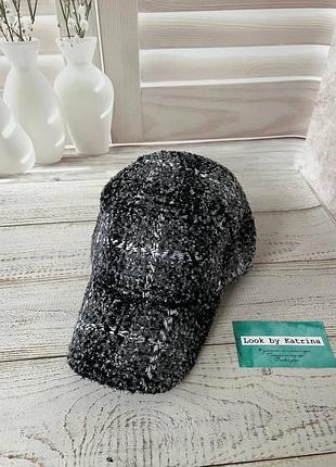 Тепла бейсболка букле з люрексовою ниткою