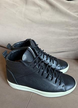 Високі кросівки чоловічі ecco size за фактом 42,5 27 см стан близько до ідеалу единий момент невелика подряпина на носку на останньому фото