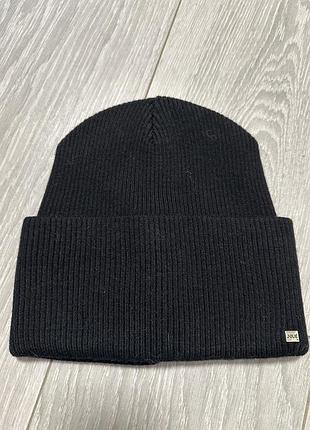 Шапка жіноча