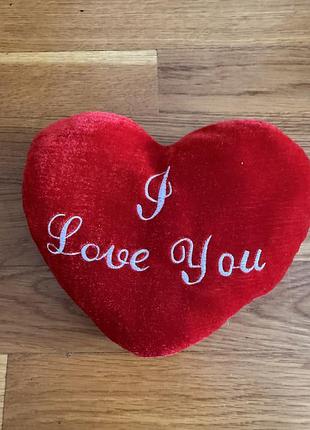 Мʼяка іграшка у формі серця