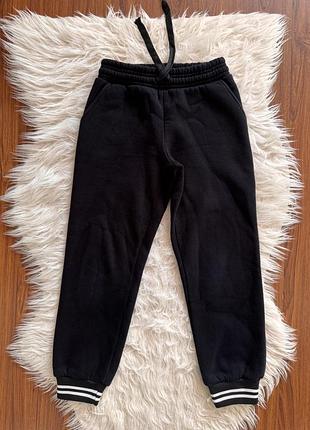 Чорні теплі штани на флісі на хлопчика 128-134 см