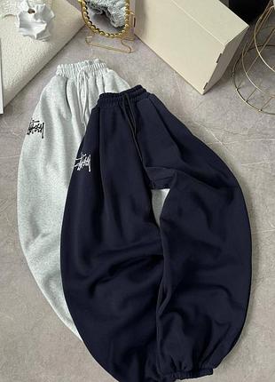 Трендовые теплые спортивные штаны джоггеры на флисе stussy