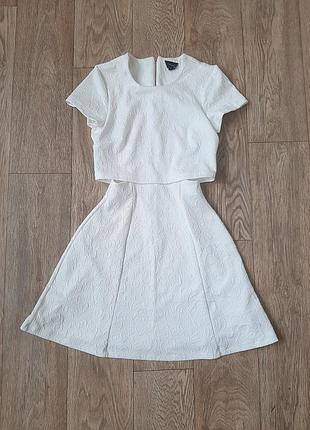 Белое короткое платье