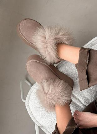 Натуральні замшеві уггі кольору капучино з хутром на високій підошві