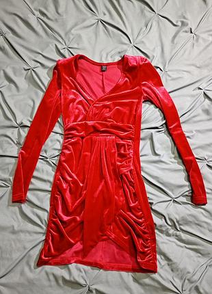 Оксамитова перламутрова міні сукня з відкритим декольте та довгим рукавом